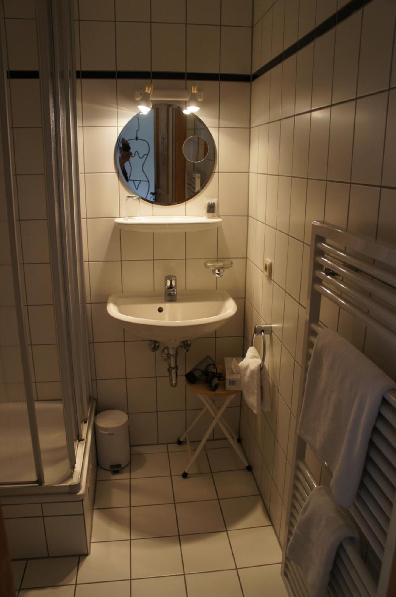 Hotel Schwarzer Adler Erlangen Oda fotoğraf